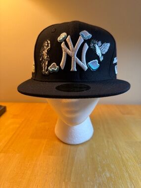 New Era Black New York Yankees Fitted Cap - Heavenly City